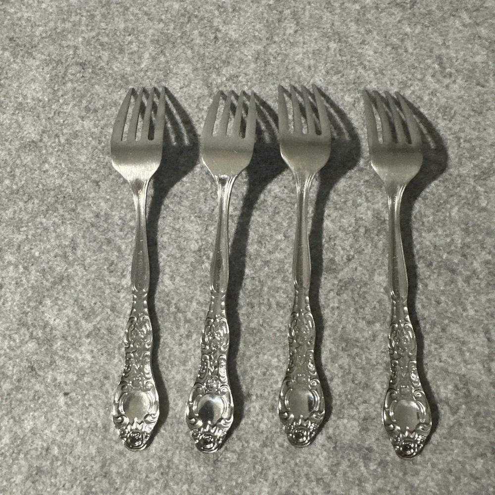 4 International Stainless‎ VERONA Pattern Forks  7449